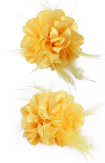 Flower with feathers on pin yellow