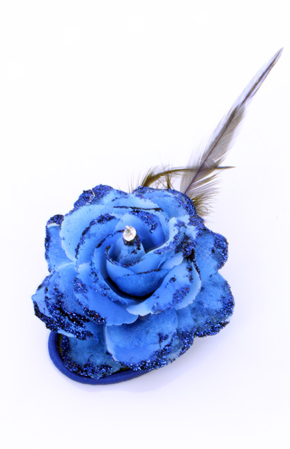 Blue flowers on pin / rubber band
