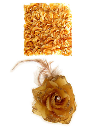 Golden flowers on pin / rubber band