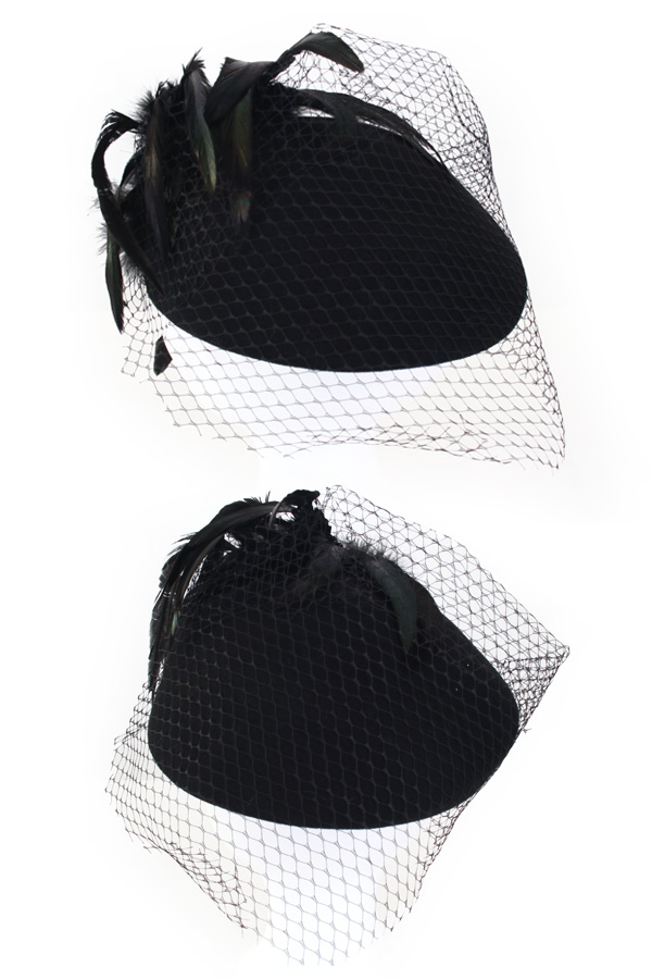 Ladies hat woolfilt black with mesh and green / black feathers size 57-58