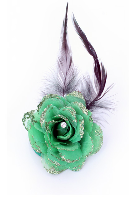 Green flowers on pin / rubber band