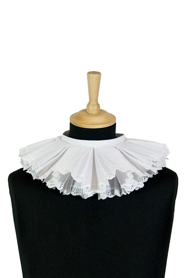 Collar cotton embroidered white