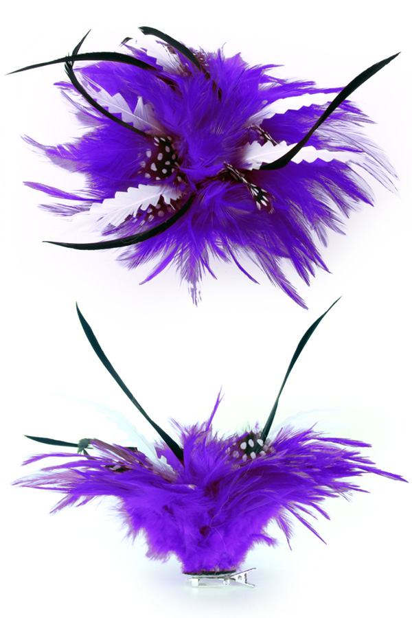 Flower purple / white with feathers on clip / brooch