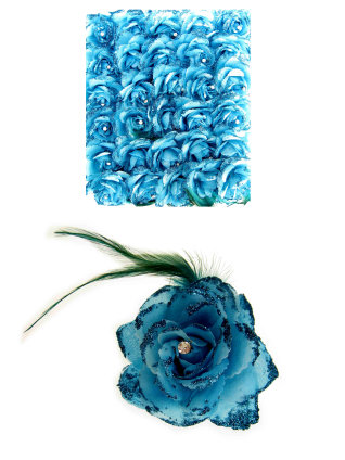 Turquois flowers on pin / rubber band