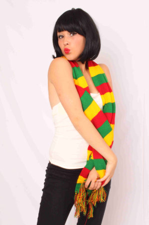 Scarf knitted red/yellow/green 