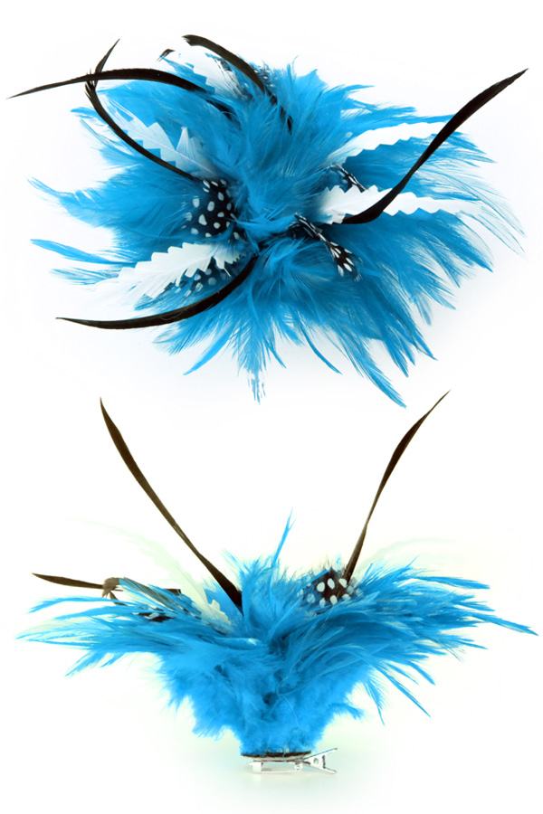 Flower turquoise / white with feathers on clip / brooch
