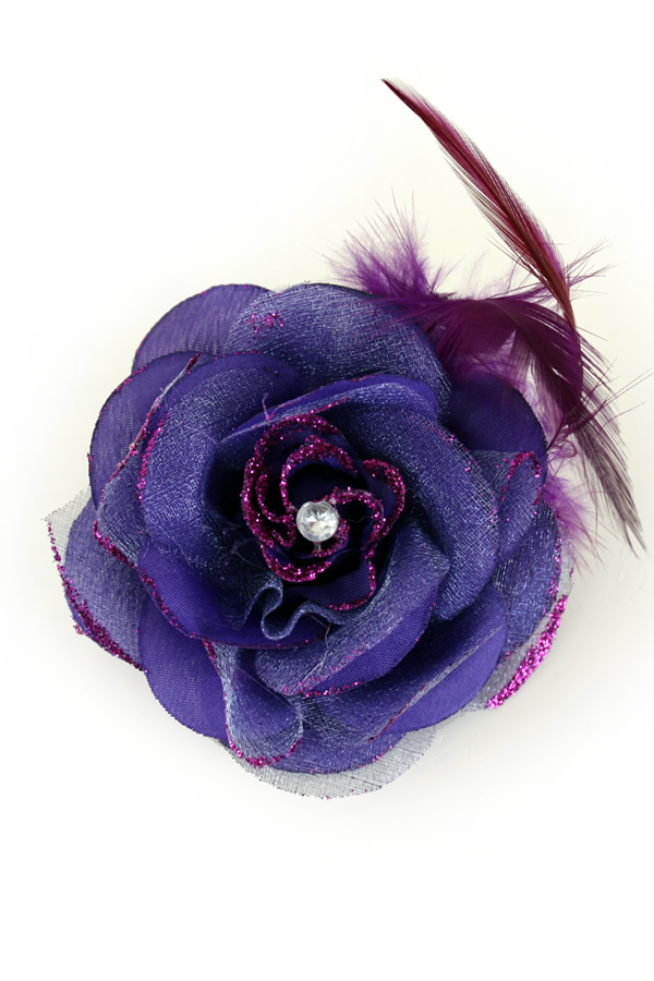 Lila flowers on pin / rubber band